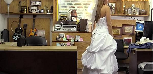  Slut in wedding dress railed by pawn guy